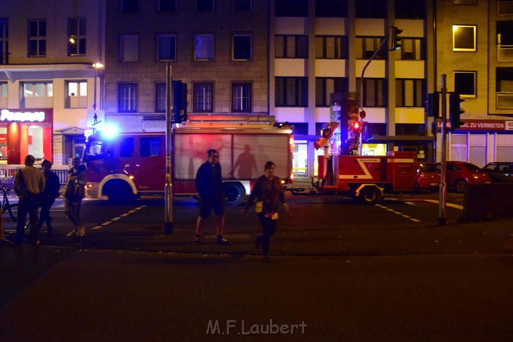 Einsatz BF Messerstecherei Koeln Neustadt Nord Eberplatz Platzmitte P022.JPG - Miklos Laubert